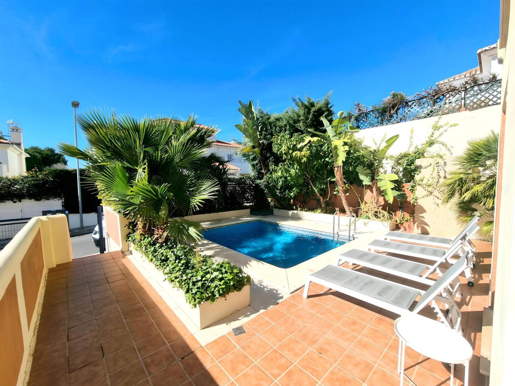 בנאלמדנה Stunning Home With Outdoor Swimmingpool, 4 Bedrooms And Wifi מראה חיצוני תמונה