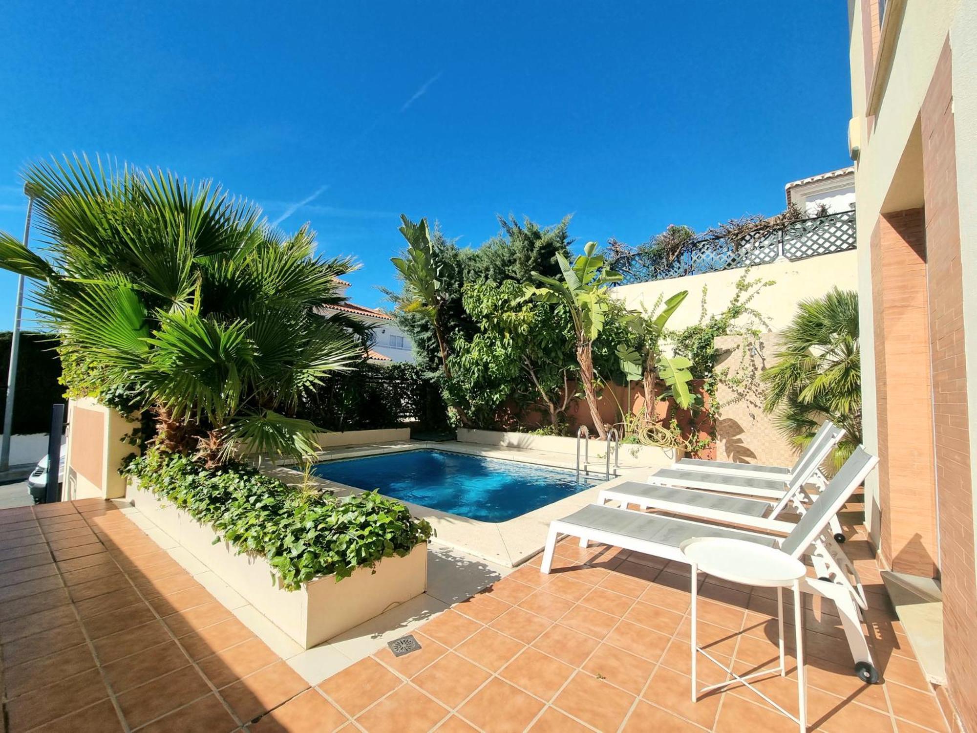 בנאלמדנה Stunning Home With Outdoor Swimmingpool, 4 Bedrooms And Wifi מראה חיצוני תמונה