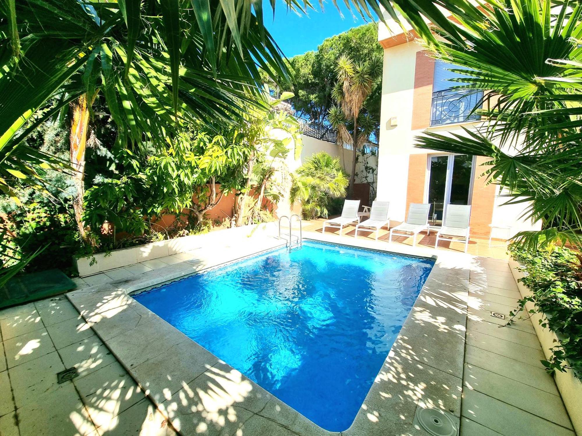 בנאלמדנה Stunning Home With Outdoor Swimmingpool, 4 Bedrooms And Wifi מראה חיצוני תמונה