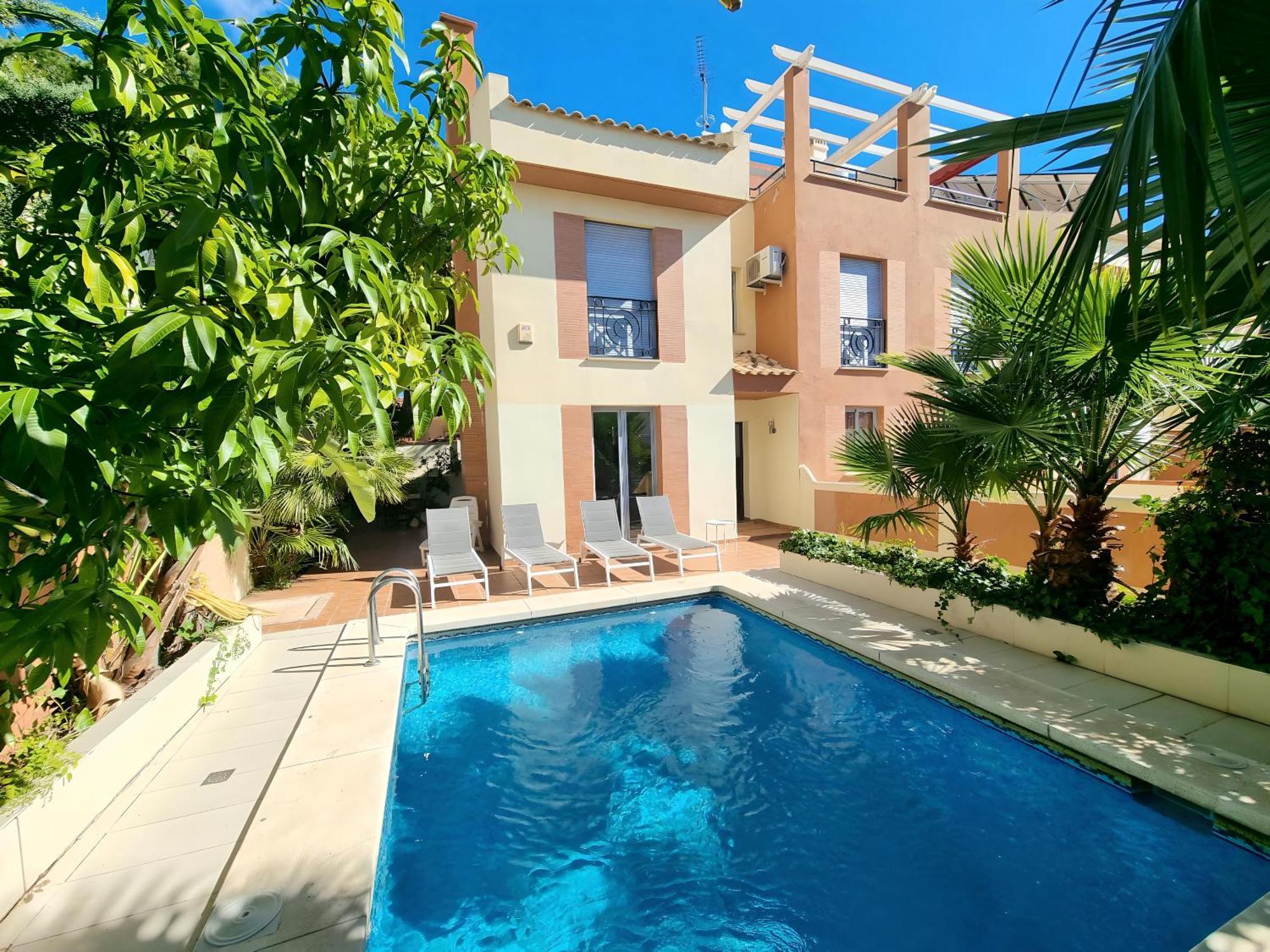 בנאלמדנה Stunning Home With Outdoor Swimmingpool, 4 Bedrooms And Wifi מראה חיצוני תמונה